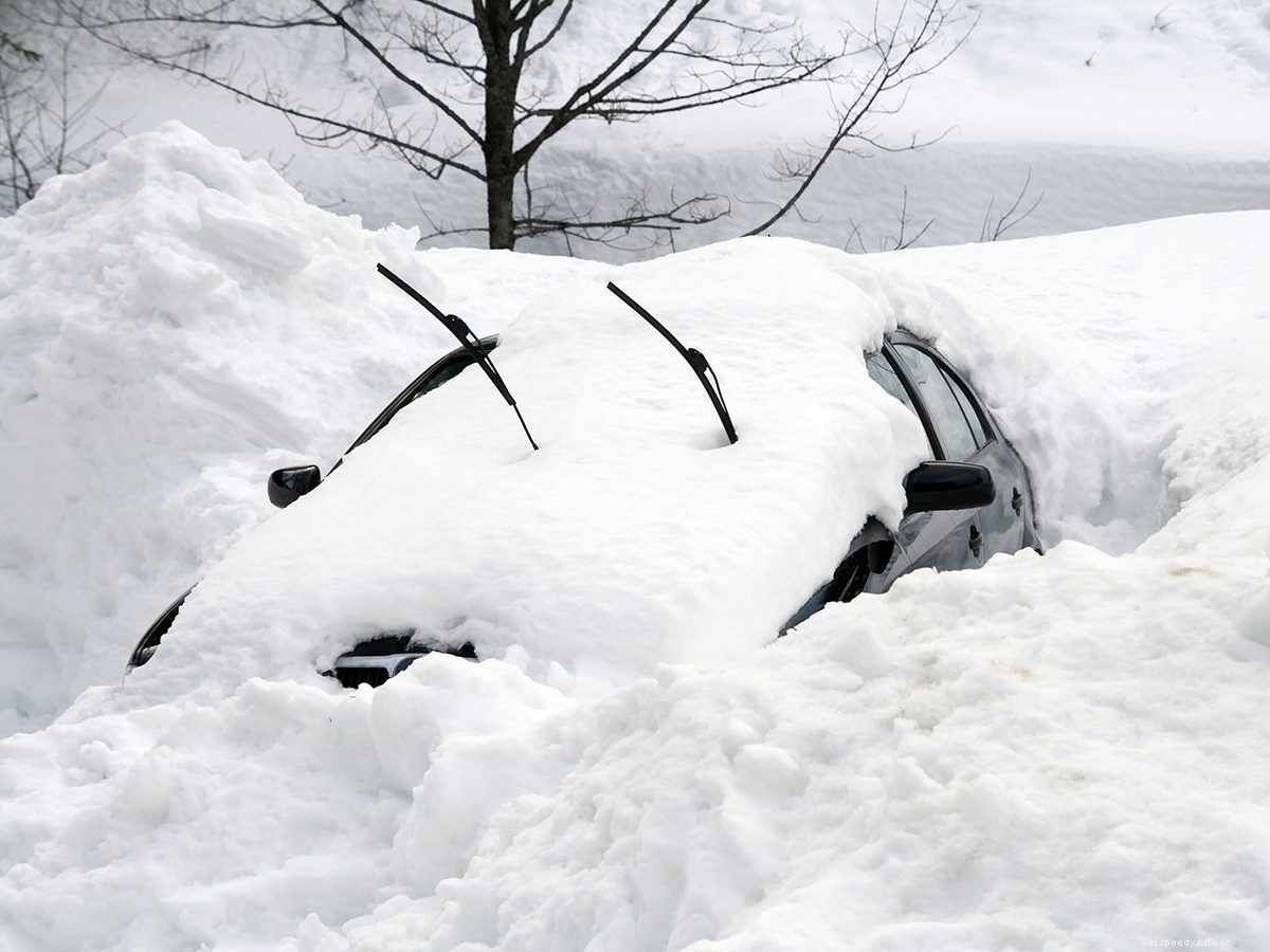 9 Things You’ll Regret Leaving in Your Car This Winter