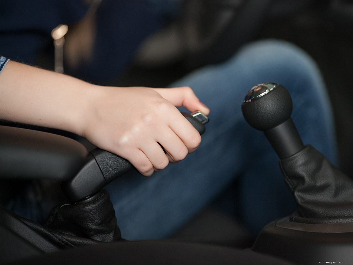 9 Times You Should Be Using Your Emergency Brake—and 3 Times You Shouldn’t