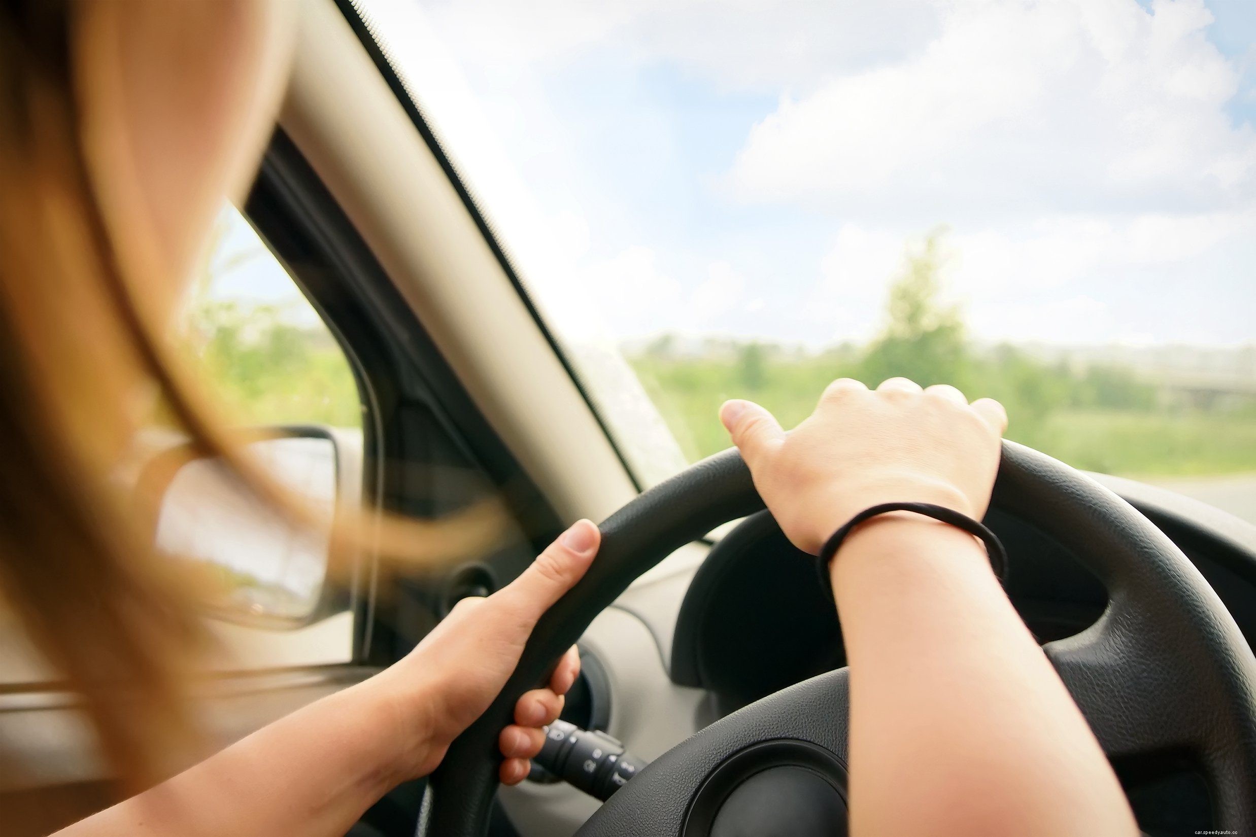 9 Times You Should Be Using Your Emergency Brake—and 3 Times You Shouldn’t