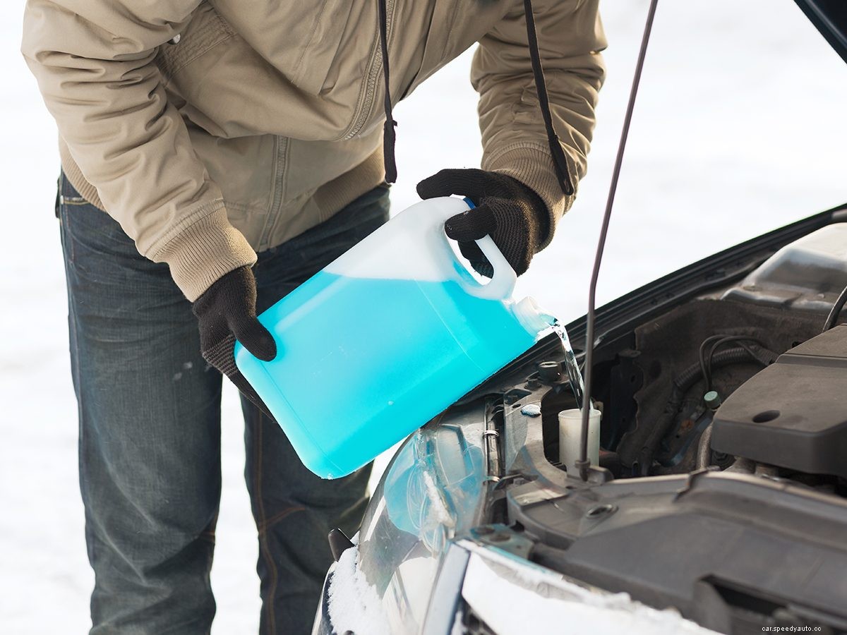 How to Check Your Windshield Wiper Fluid