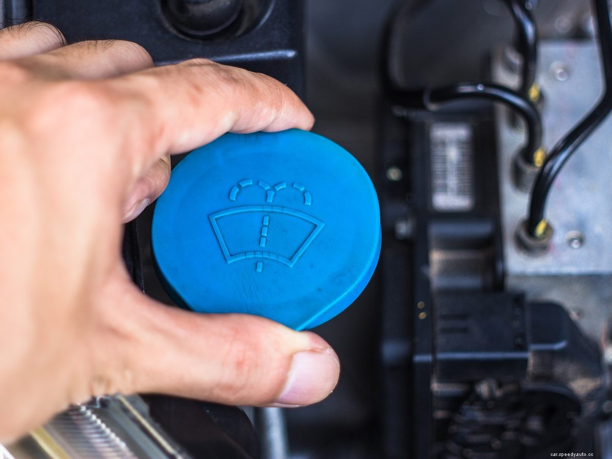 How to Check Your Windshield Wiper Fluid