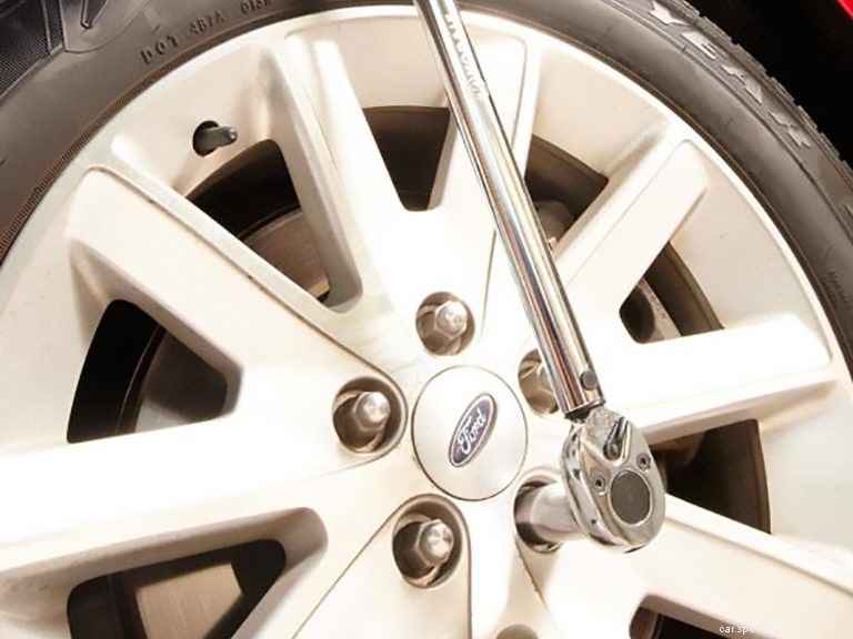 How to Use a Torque Wrench