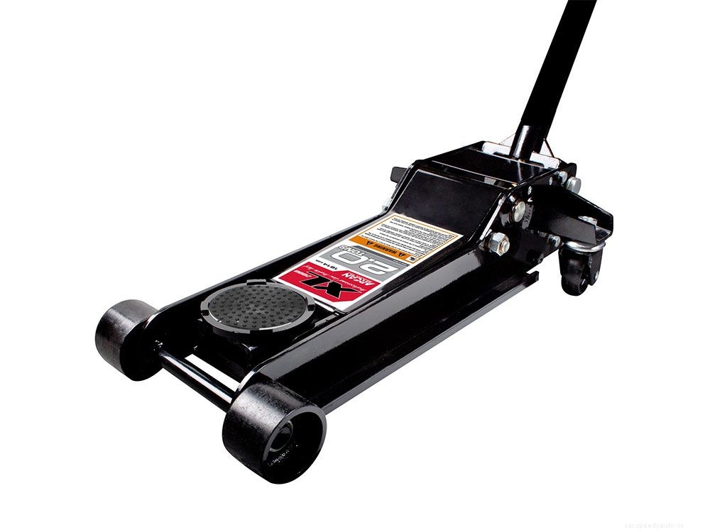 5 Invaluable Tools You Should Always Have in Your Car