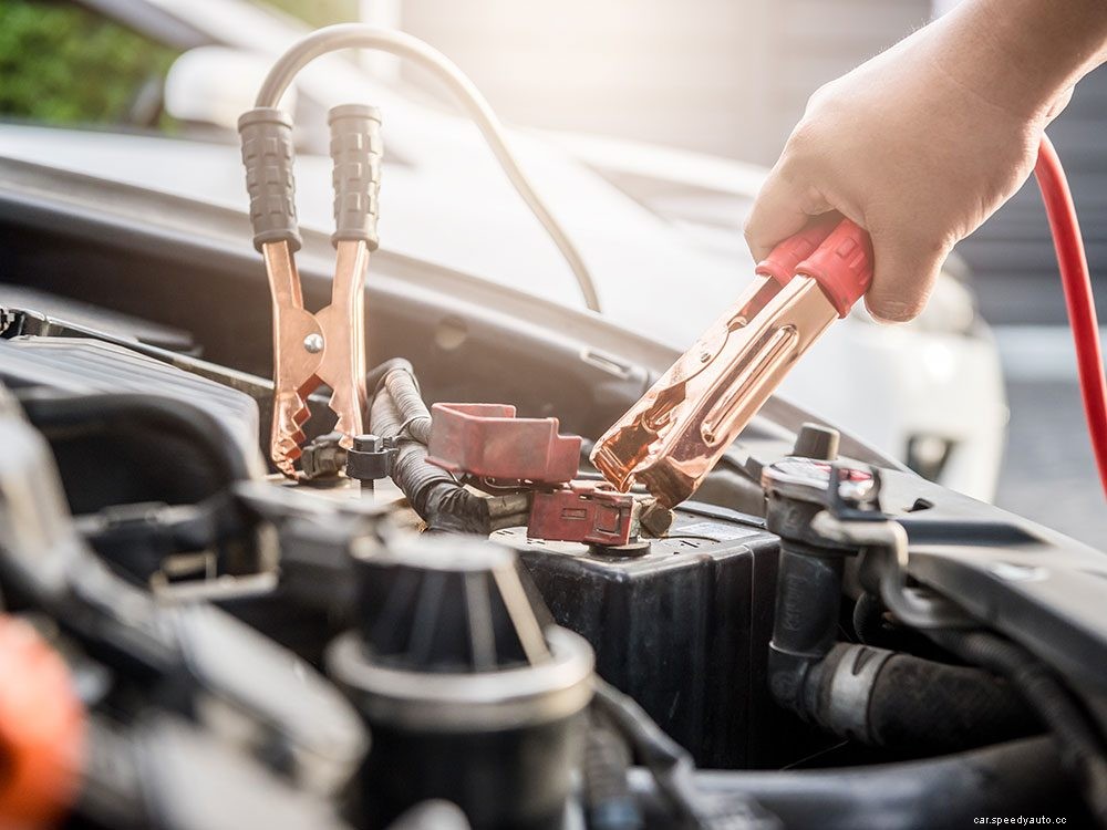 Dead Battery? Here’s How to Jump-Start a Car With a Booster Pack