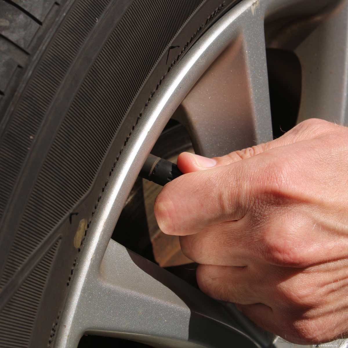 How to Check Tire Pressure