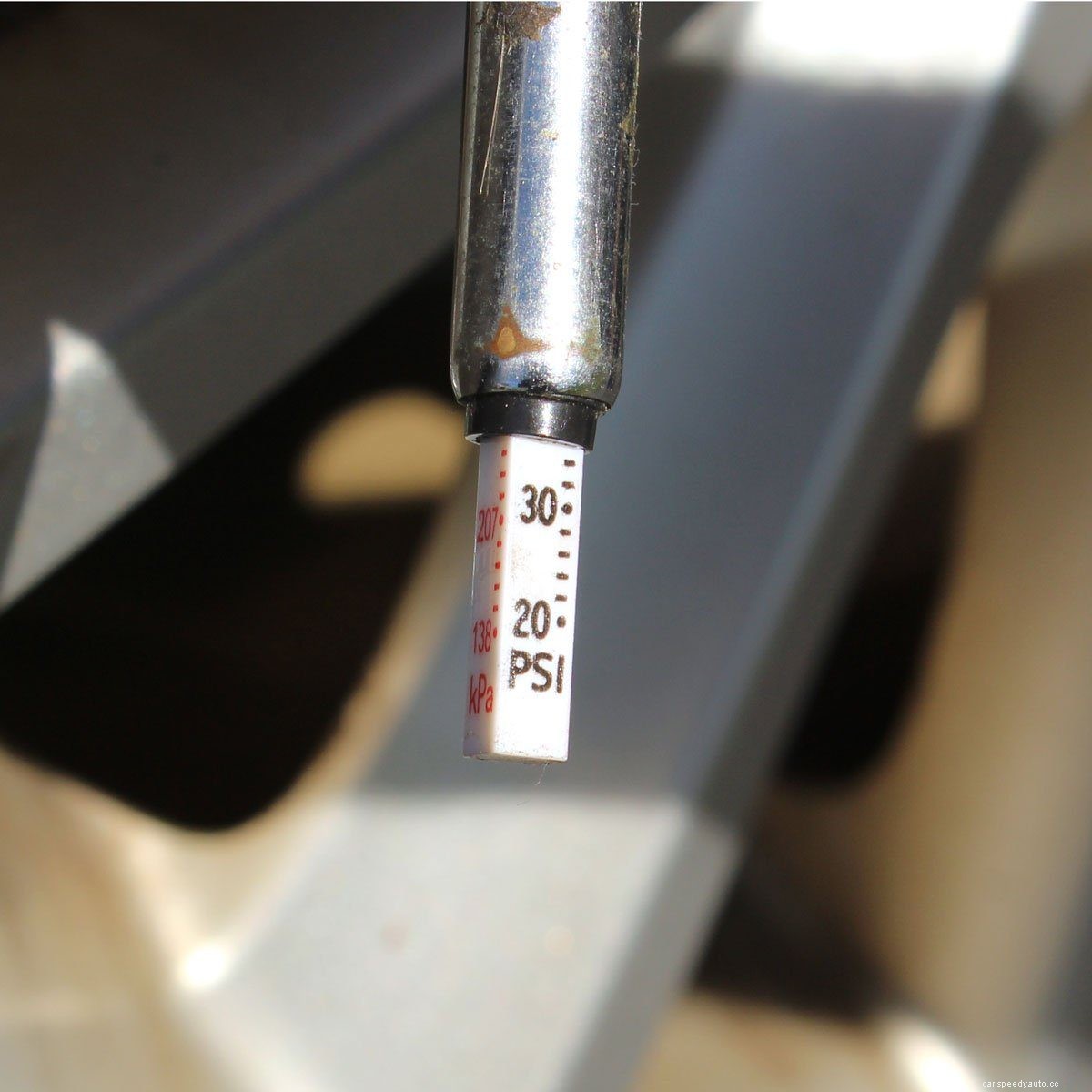 How to Check Tire Pressure