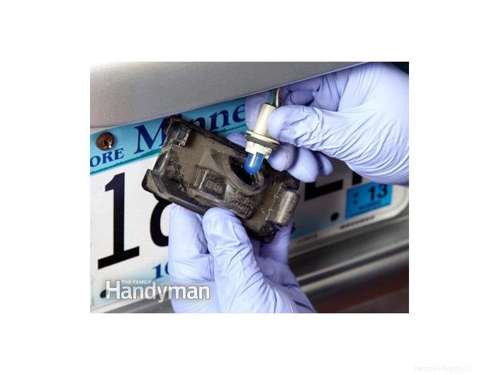 How to Change Automotive Light Bulbs