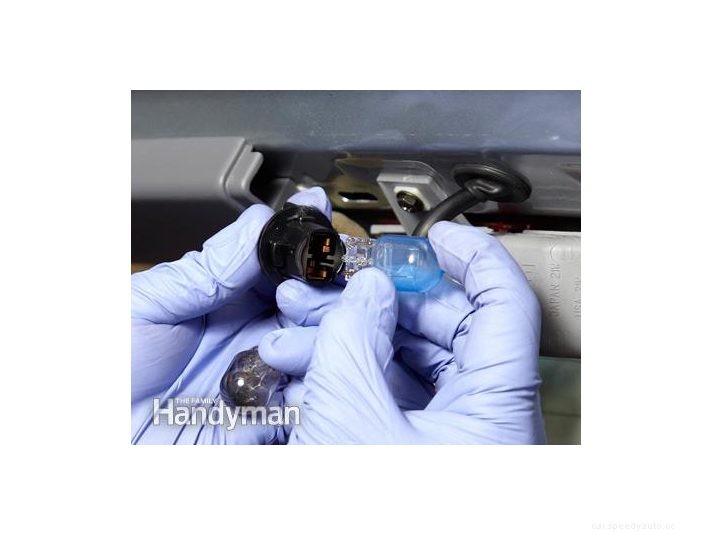 How to Change Automotive Light Bulbs