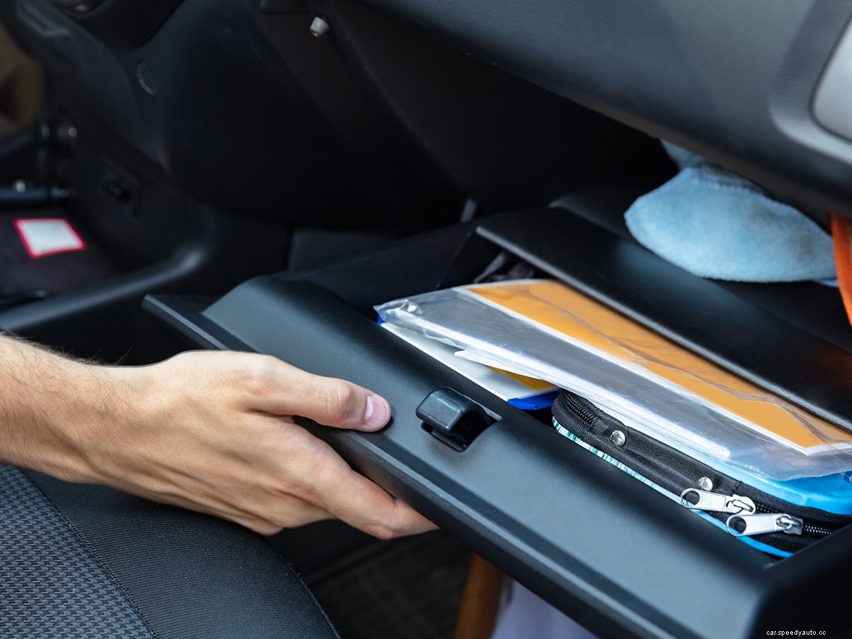 11 Things You Should Never Keep in Your Glove Compartment