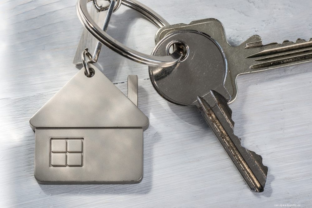 11 Things You Should Never Keep in Your Glove Compartment