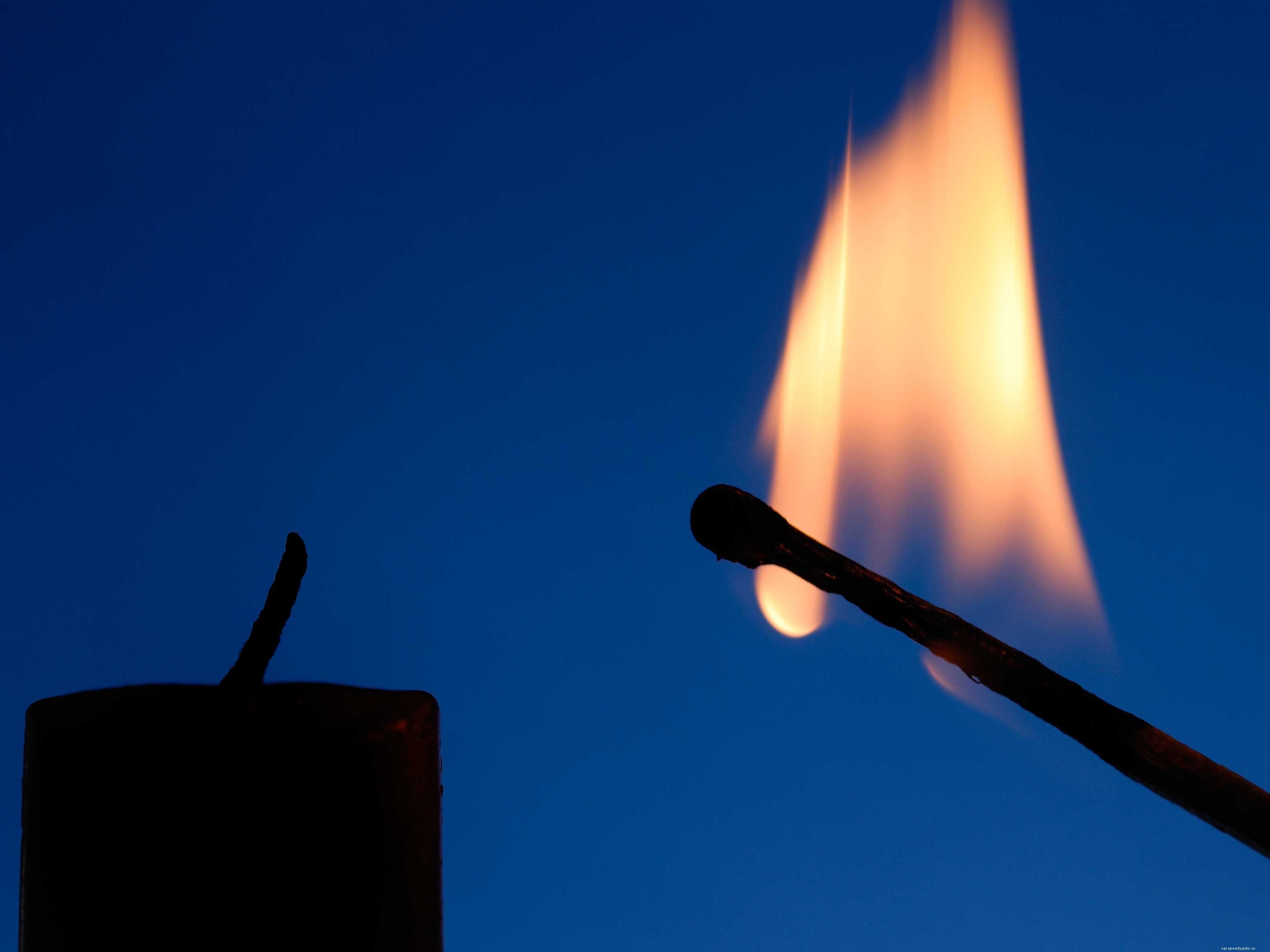 8 Things to Keep in Your Car in Case of Roadside Trouble