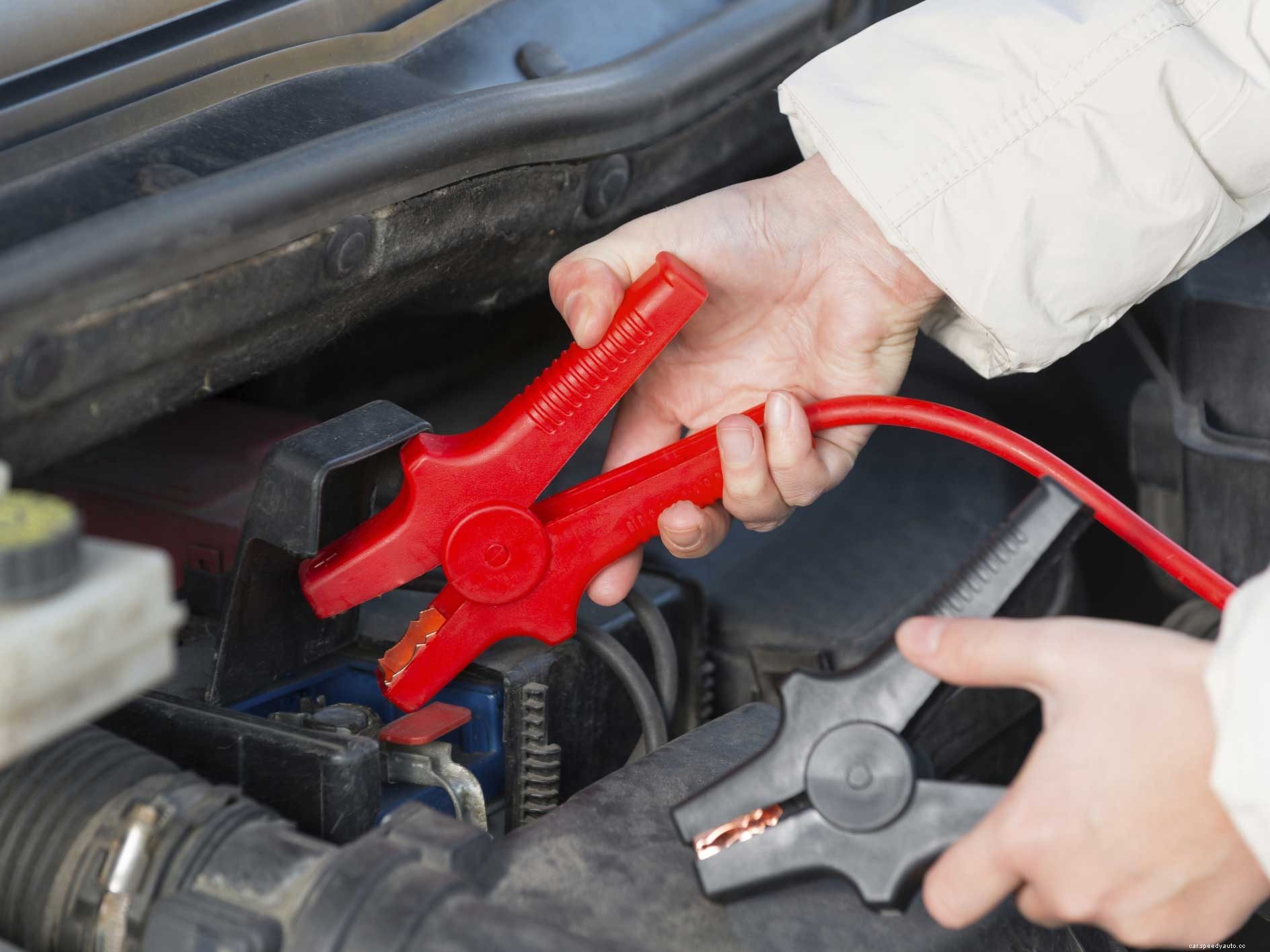 8 Things to Keep in Your Car in Case of Roadside Trouble