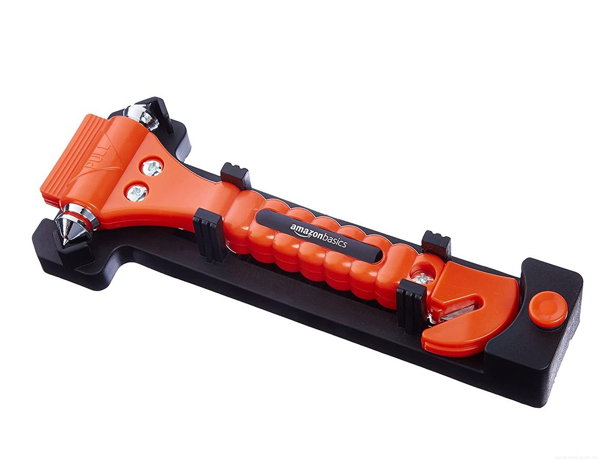 8 Things to Keep in Your Car in Case of Roadside Trouble