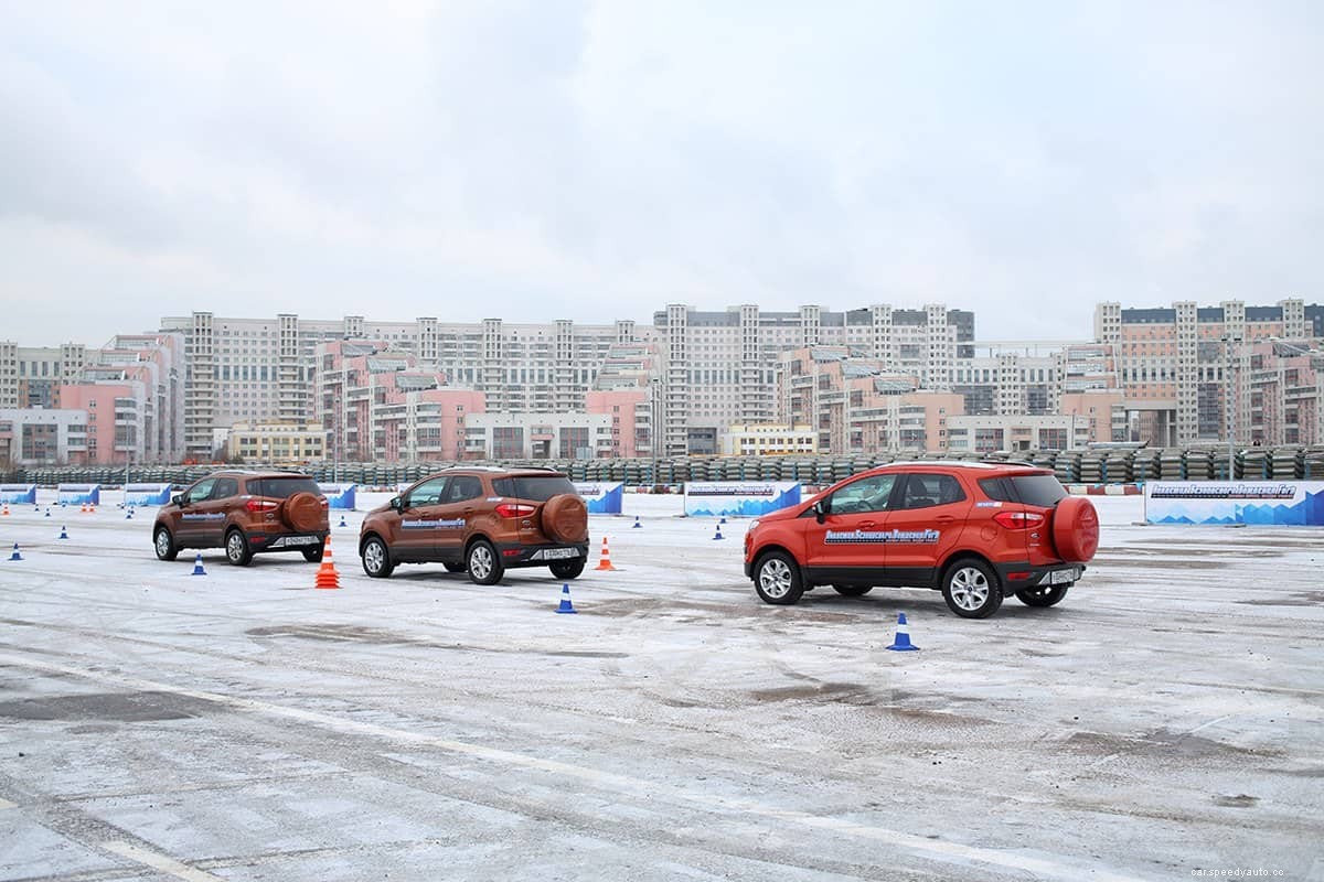 How Fast To Drive In Snow [10 Tips]