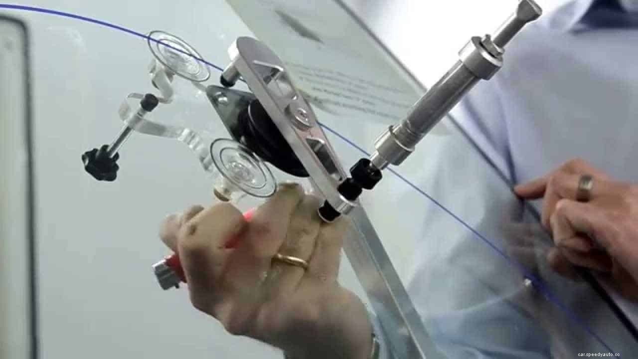 How To Repair A Windshield That Is Cracked?