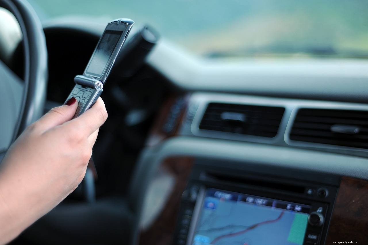 Safety Guide for Driving With Your Phone