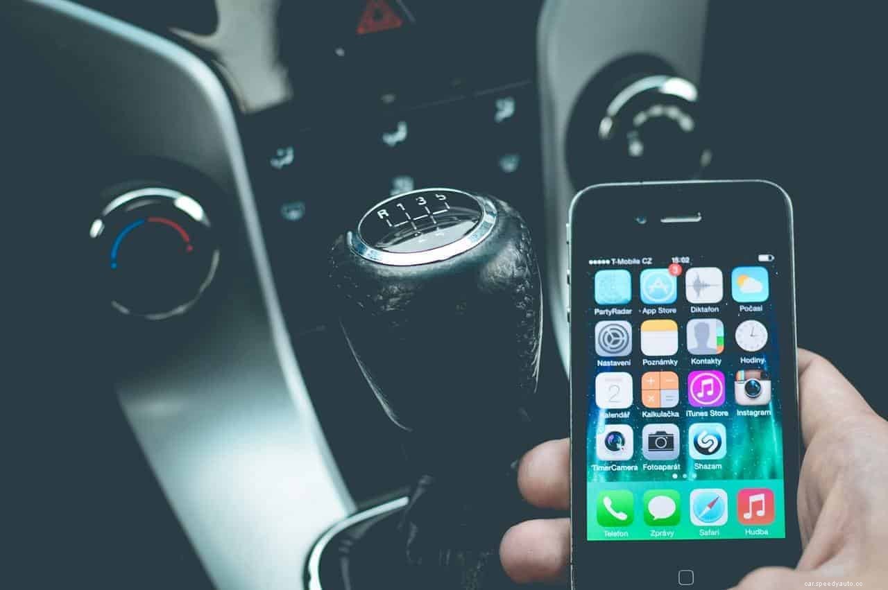 Safety Guide for Driving With Your Phone