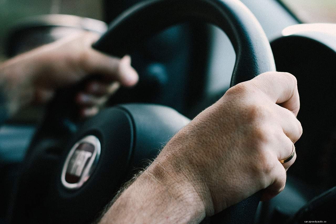How to Turn the Steering Wheel: A Quick Guide for Novice Drivers
