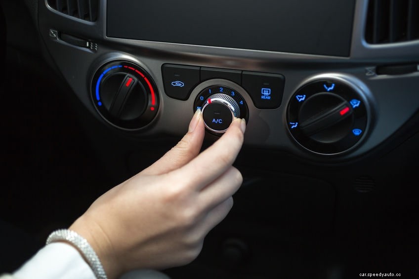 Signs That Your Car’s Air Conditioning Needs Freon
