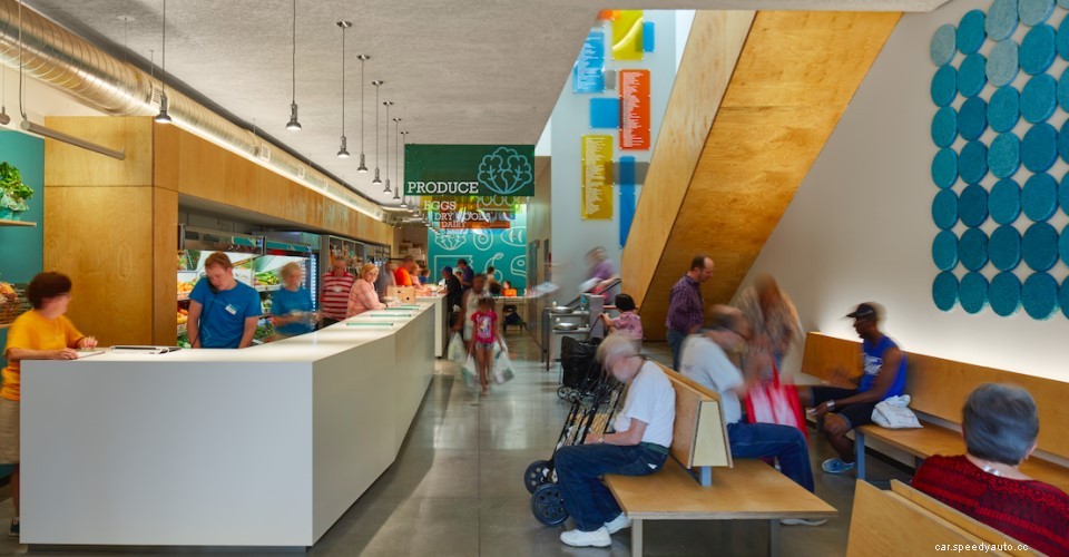 Chicago’s Milito’s Auto Repair Donates To Lakeview Pantry