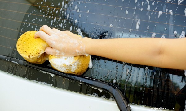 Tips to clean windshields, wipers and windows