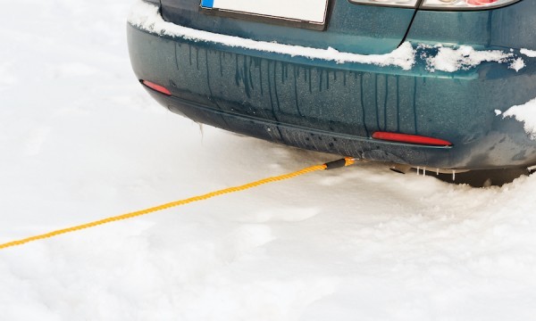 Is it safe to tow a car with a rope?