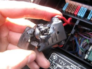 How To Detect And Replace A Blown Fuse In Car