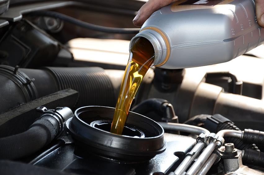 What Types of Synthetic Oil are Ideal for Old Vehicles?