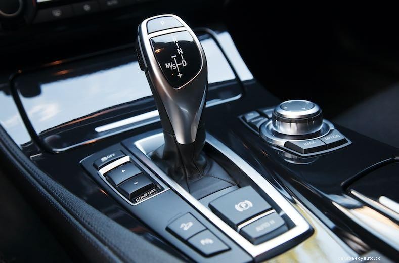 Manual or Automatic Gearbox: Which is the Best?