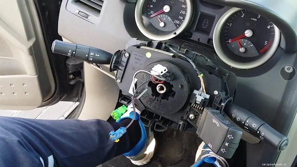How to Remove a Steering Wheel Airbag