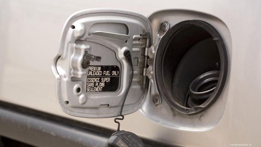 Water in Gas Tank Symptoms: Explained in 5 Minutes