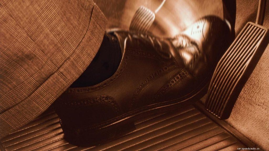 Engine Braking With A Manual Transmission – Is It Bad?