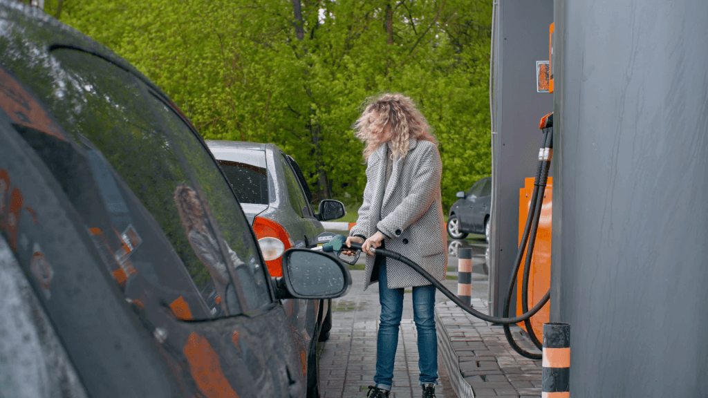 Is It Safe to Fuel a Car WITHOUT Turning Off the Engine?