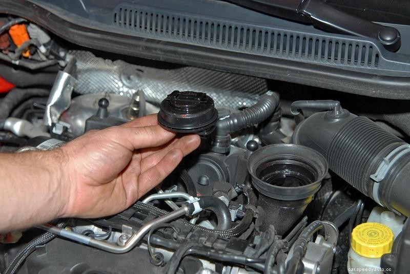 The Reasons and Solutions for Smoke from Oil Cap