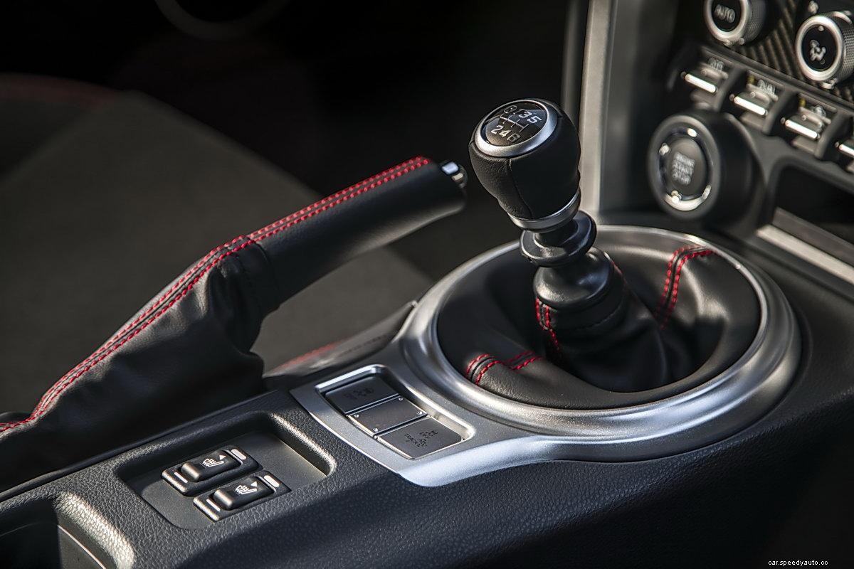 The Reasons for Manual Transmission Won’t Go into Gear When Running