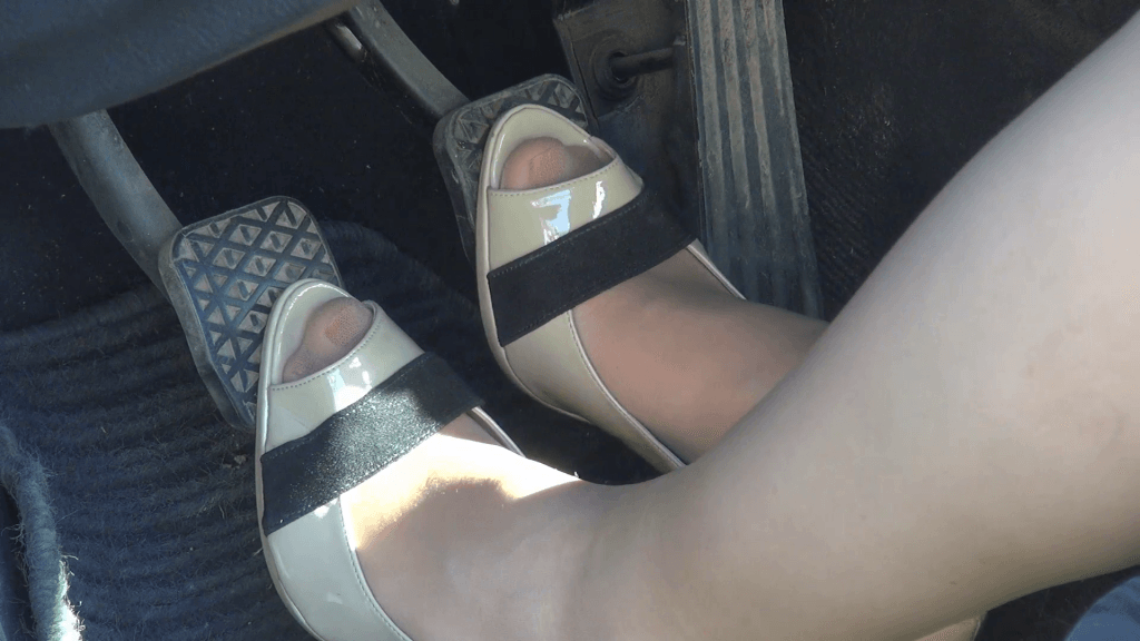 What Happens When You Use The Brake And The Clutch At The Same Time?