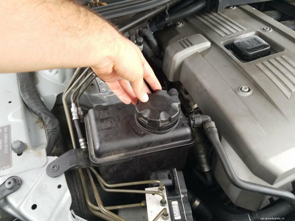 5 Warning Signs of Low Coolant in Car