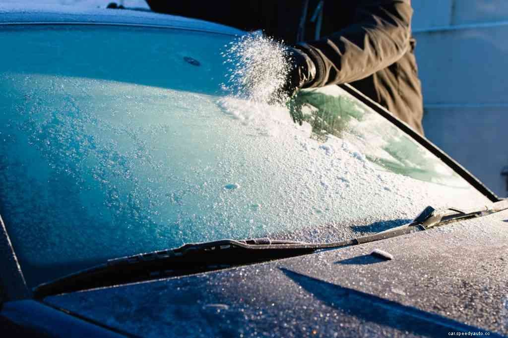 Windshield Washer Fluid vs. Water – Which Works Better