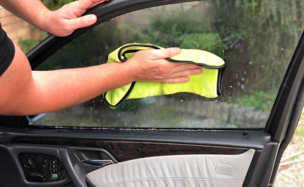 How to Clean Car Windows Without Streaks