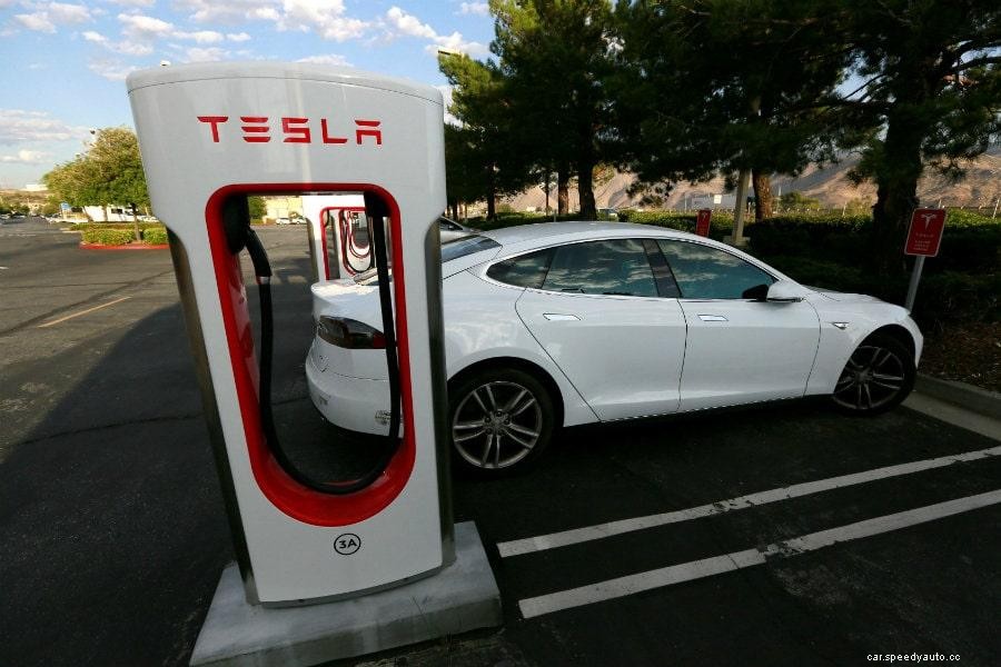 How Long Do Electric Car Batteries Last?