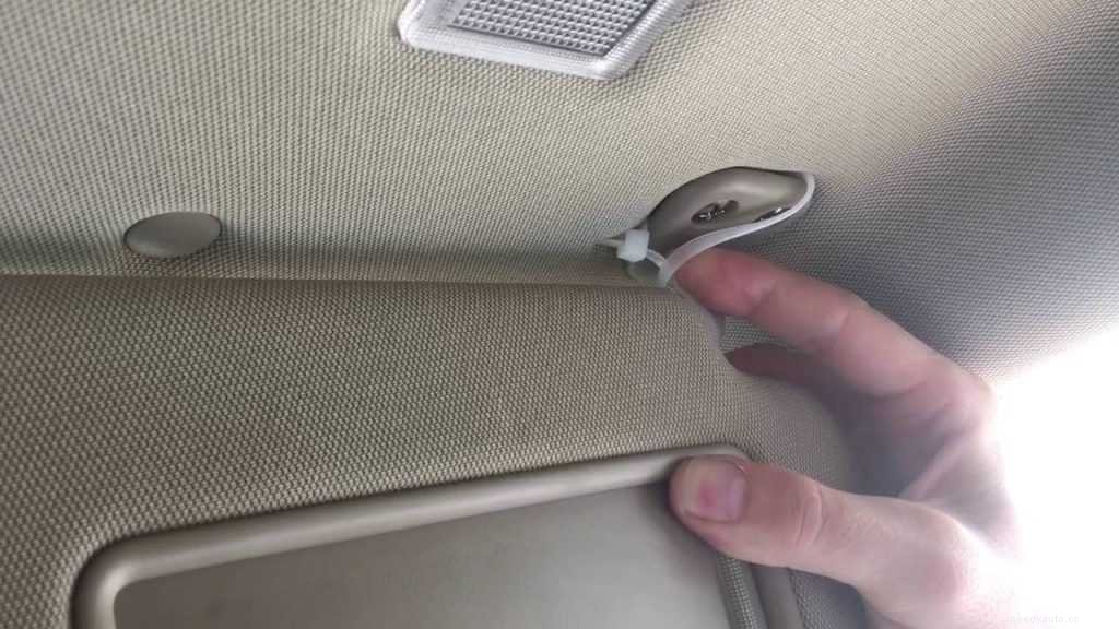 Replace Sun Visor of Your Vehicle This Way