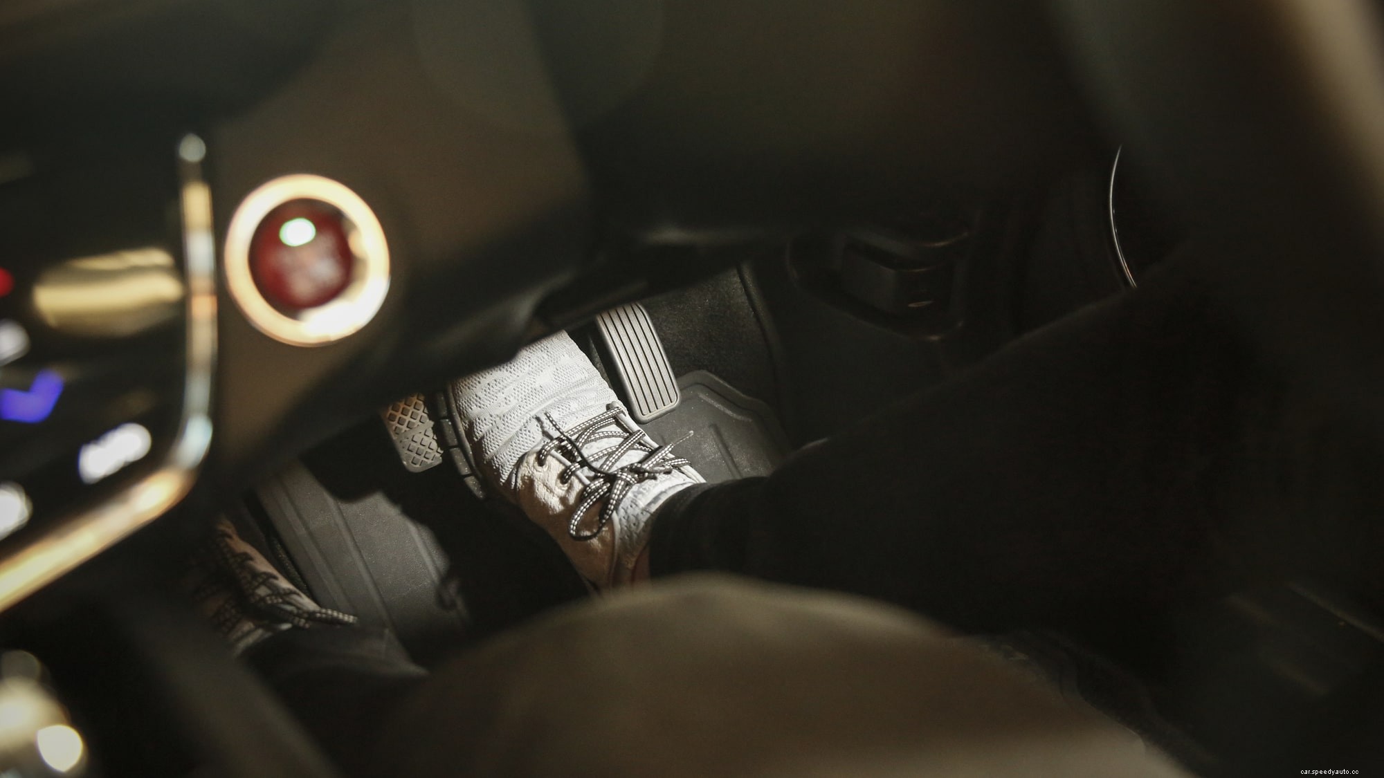 Riding The Clutch: What Is It & How To Avoid