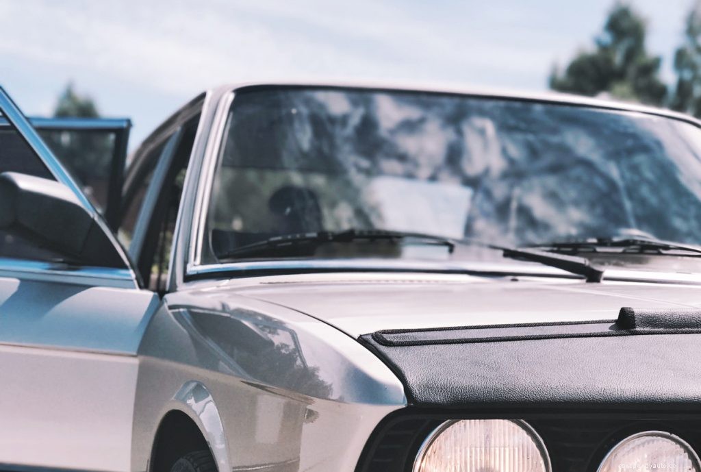 What Causes Windshield Scratch And How to Fix It