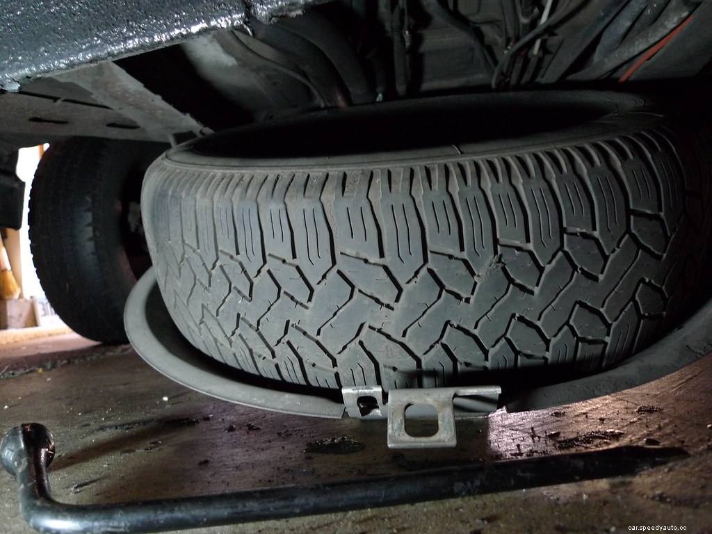 How to Lower Spare Tire Without Tool in 7 Steps