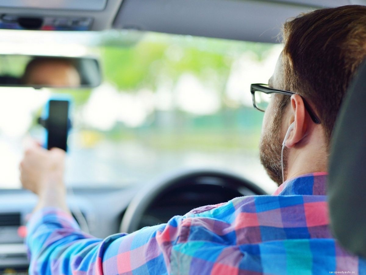 Wearing Headphones While Driving: Is it Legal?