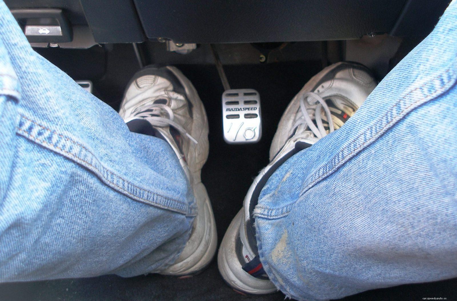 7 Things To Avoid While Driving An Automatic Transmission Car