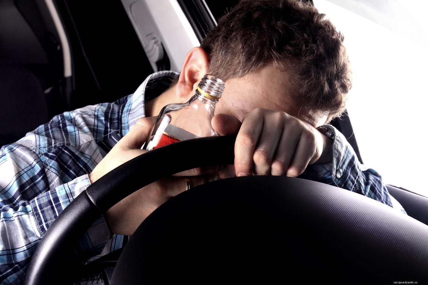 9 Most Dangerous Things To Avoid While Driving a Car