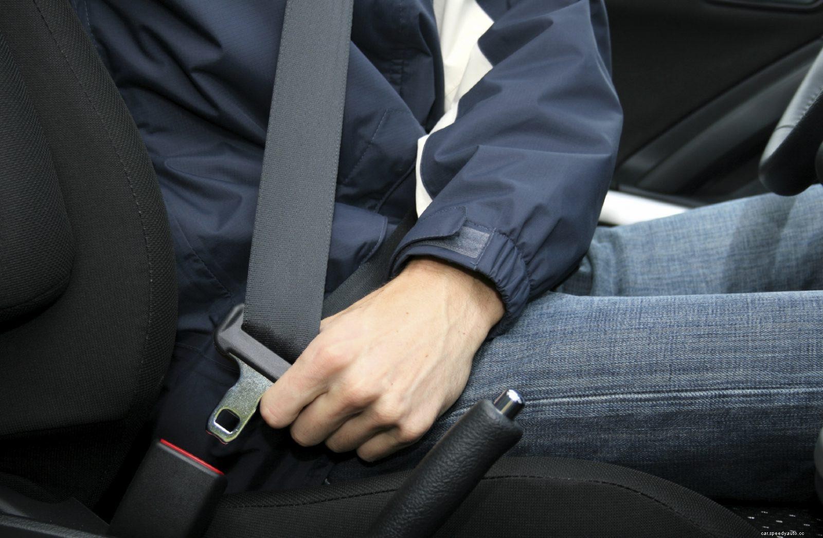 9 Most Dangerous Things To Avoid While Driving a Car