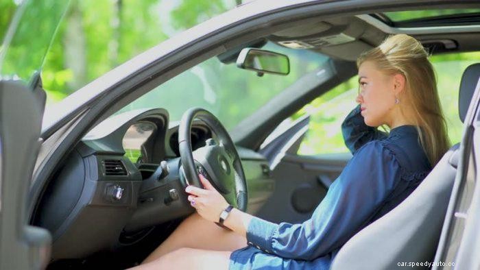 5 Bad Habits Women Should Give up to Ensure Driving Safety