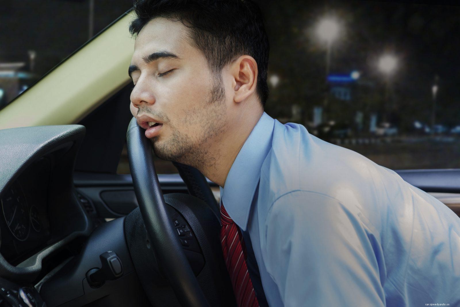 Drowsy Driving vs Drunk Driving: Which One Is More Dangerous?